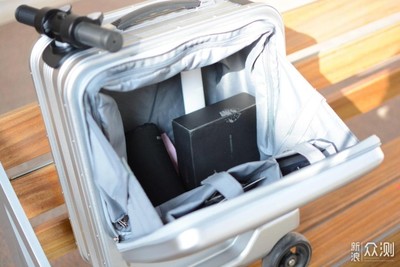 双十一入手的黑科技 智能电动行李箱骑行体验深度评测