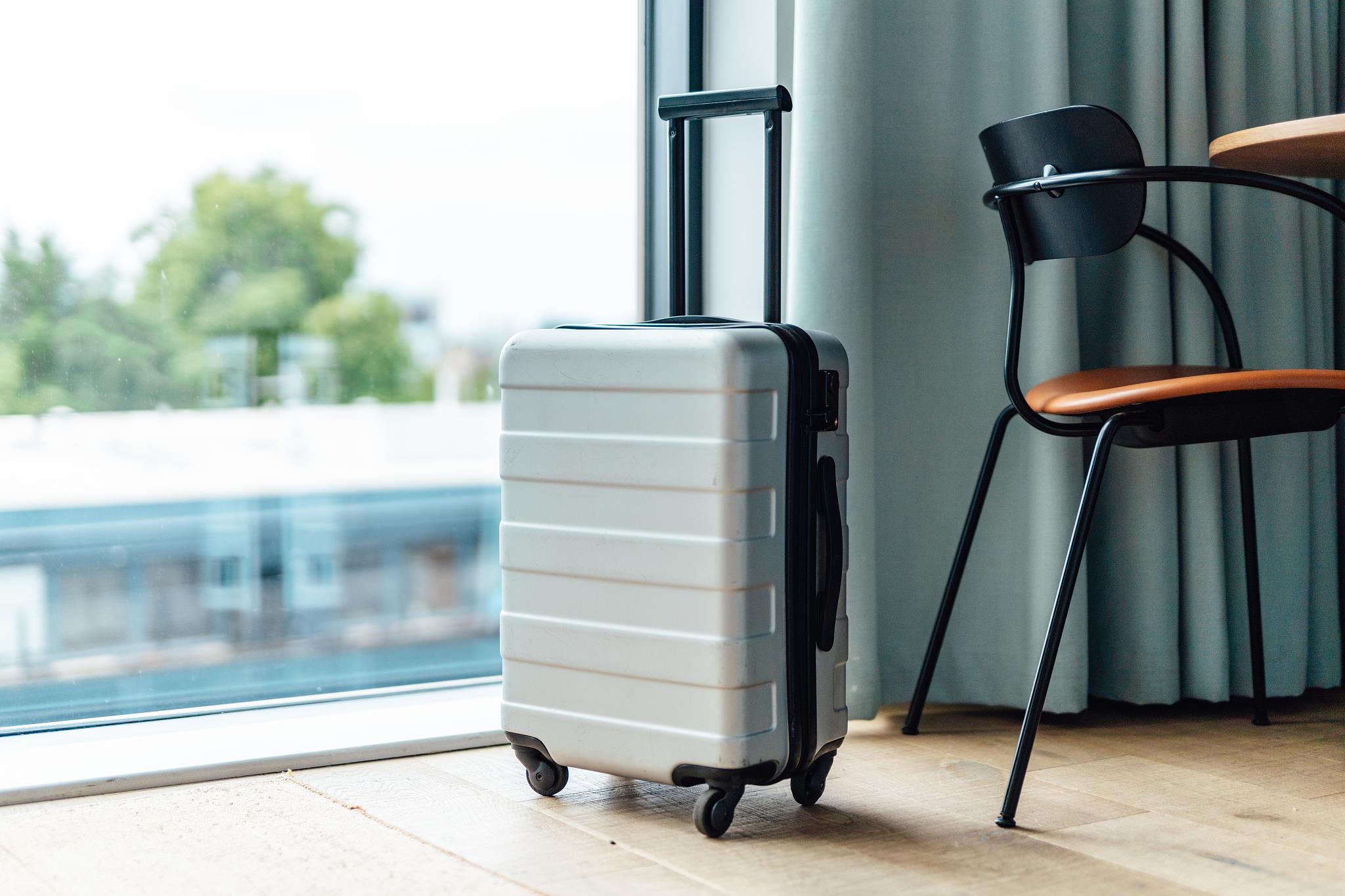 电动行李箱为何不让带上公交车？一文了解携带含锂电池物品规定