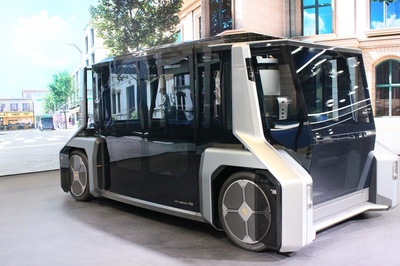 进博会 以“智慧+绿色”绘就可持续发展新画卷，智能电动行李箱引领潮流